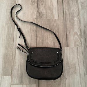 Leather Crossbody Saddlebag w Tassel. New. Black faux leather